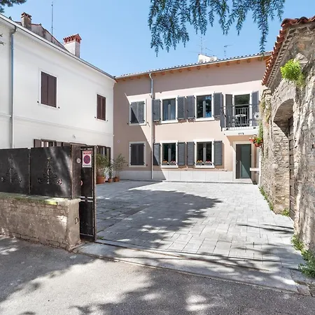 Capraria Appartments In Historic Center, With Private Parking Koper Exterior photo