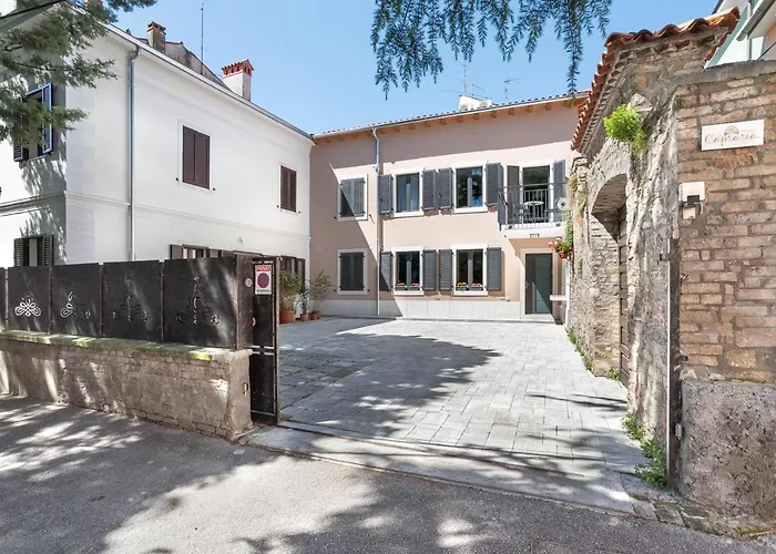 Capraria Appartments In Historic Center, With Private Parking