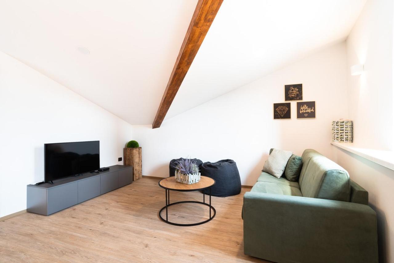 Capraria Appartments In Historic Center, With Private Parking Apartment